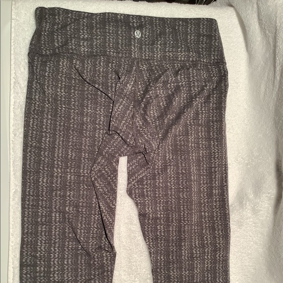 Lululemon 3/4 leggings - Picture 3 of 6